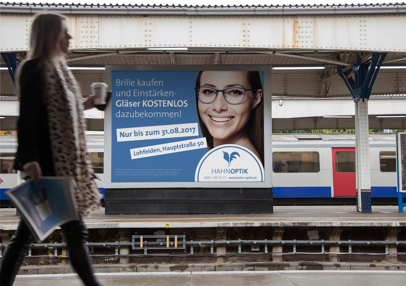 Hahnoptik Aktion mit einem Großflächenplakat